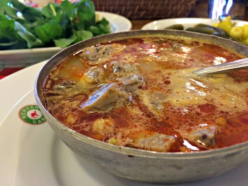 الطعام التركي - حساء تركي تقليدي يسمى Kelle Paca أيضًا بيران