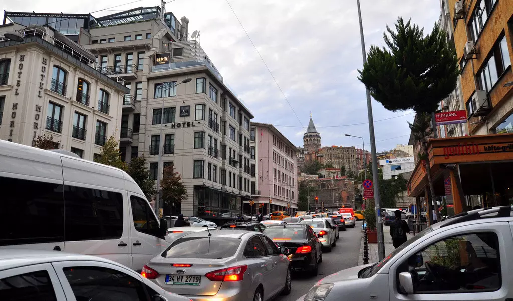 حركة المرور في ساعة الذروة في اسطنبول