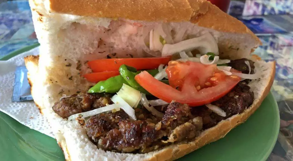 طعام الشارع التركي كفتة إكمك