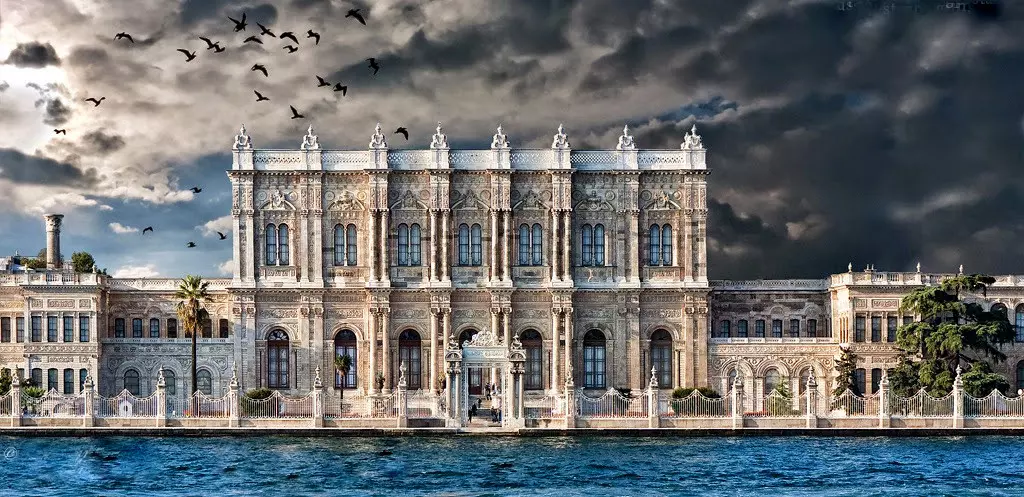 قصر دولما بهجة في اسطنبول تركيا