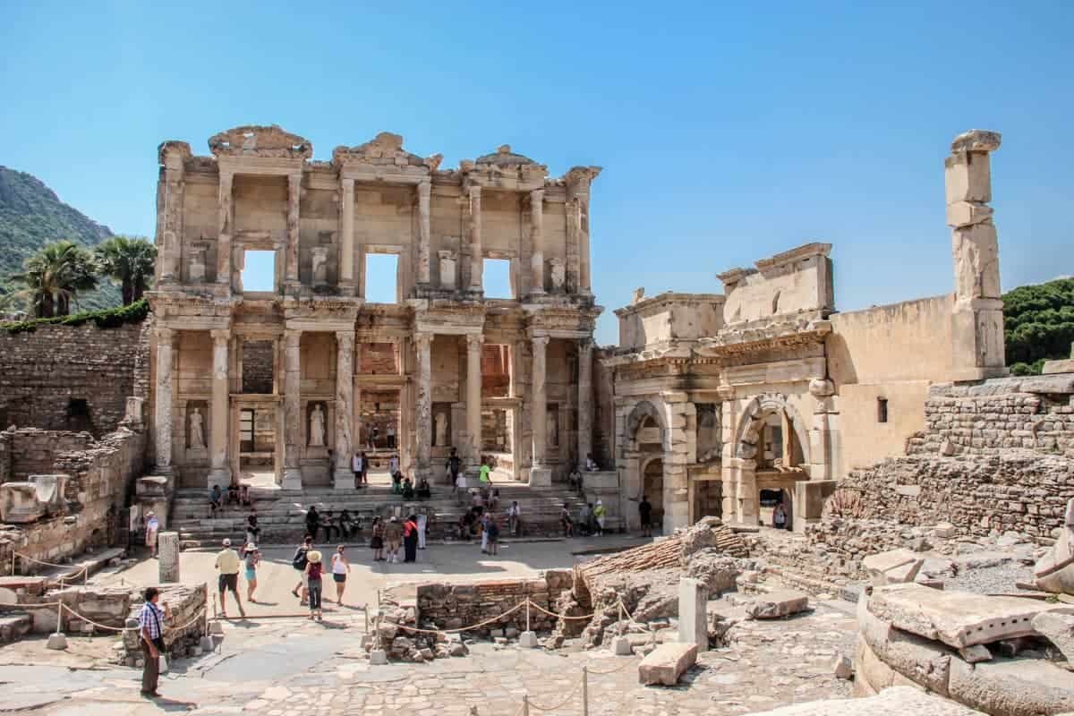 مكتبة سيلسوس الرومانية القديمة في أفسس