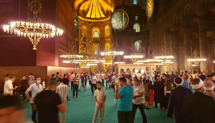 Ayasofya Camii ici 750x4301 1